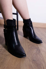 Afbeelding in Gallery-weergave laden, LADY GLORY - Bi-material Comfy Heel Boot: Black / 39
