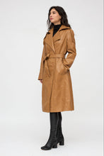 Afbeelding in Gallery-weergave laden, SWEET MAGIC - FAUX LEATHER TRENCH COAT: Camel
