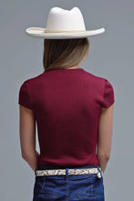 Afbeelding in Gallery-weergave laden, Q2 Free Duties for US &amp; UK - Knitted Rib Featherweight Tuckable sweater in Burgundy: RED / L
