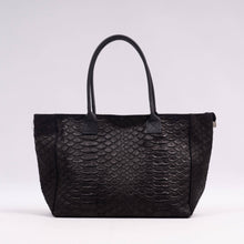 Afbeelding in Gallery-weergave laden, Cecile Wang - Snake style leather tote bag 32615-4: Camel C
