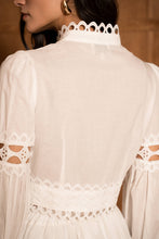 Afbeelding in Gallery-weergave laden, CHOKLATE PARIS - Ellie cropped shirt in eyelet cotton - 81013#: White / 1 S - 1 M - 1 L
