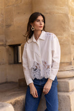 Afbeelding in Gallery-weergave laden, CHOKLATE PARIS - Cotton shirt with lace inserts - CK08340: Prune / 2 S/M - 2 M/L

