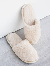 Afbeelding in Gallery-weergave laden, Chunky Wool Studio - Sheepskin Slippers Women&#39;s: Natural / EU 37-38 /UK 4-5 /US 6-7 Women’s
