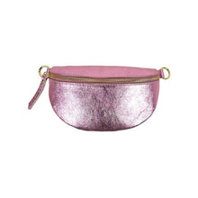 Afbeelding in Gallery-weergave laden, Chenson &amp; Gorett - Metallic Leather Waist Bag for Women with Shiny Effect: Light Green
