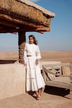 Afbeelding in Gallery-weergave laden, CHOKLATE PARIS - Ellie cropped shirt in openwork cotton - 81013: White / 1 S - 1 M - 1 L
