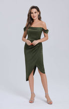 Afbeelding in Gallery-weergave laden, Invitadissimas - Asymmetric midi dress 1793: Olive green / 36
