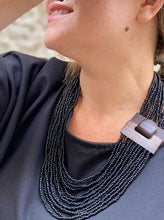 Afbeelding in Gallery-weergave laden, Bijondo - Glass and Wood Bead Necklace with Clasp, costume jewelry: Beige
