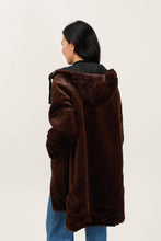 Afbeelding in Gallery-weergave laden, Attrait Paris - Long hooded parka, reversible fur (Copy): Beige

