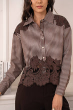 Afbeelding in Gallery-weergave laden, CHOKLATE PARIS - Cotton shirt with lace inserts - CK08340: Prune / 2 S/M - 2 M/L
