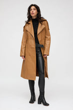 Afbeelding in Gallery-weergave laden, SWEET MAGIC - FAUX LEATHER TRENCH COAT: Camel
