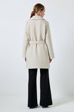 Afbeelding in Gallery-weergave laden, Touché - BELTED QUILTED JACKET: Cream
