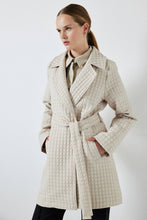 Afbeelding in Gallery-weergave laden, Touché - BELTED QUILTED JACKET: Cream
