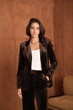Afbeelding in Gallery-weergave laden, CHOKLATE PARIS - Ganny tailored jacket in velvet, single-button - V26115: Choco / 1S-1M-1L-1XL
