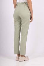 Afbeelding in Gallery-weergave laden, Afinity - Women's tailored pants A3305PT – high waist with belt: Green / Standard / L
