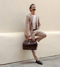 Afbeelding in Gallery-weergave laden, Time Resistance - Large Italian Leather Doctor Bag - The Master and Margarita: Black
