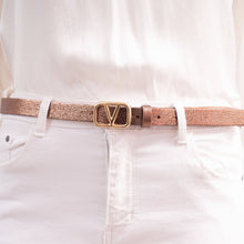 Afbeelding in Gallery-weergave laden, Cecile Wang - Iridescent leather belt with gold buckle BK0092: Bronze
