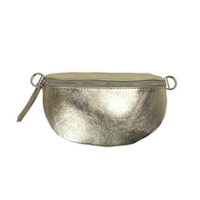 Afbeelding in Gallery-weergave laden, Chenson &amp; Gorett - Metallic Leather Waist Bag for Women with Shiny Effect: Light Green
