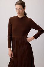 Afbeelding in Gallery-weergave laden, Touché Privé EU - KNITWEAR DRESS: Brown / Standart
