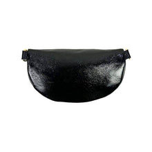 Afbeelding in Gallery-weergave laden, Chenson &amp; Gorett - Metallic Leather Waist Bag for Women with Shiny Effect: Light Green
