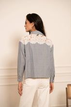 Afbeelding in Gallery-weergave laden, CHOKLATE PARIS - Cotton shirt with lace inserts - CK08340: Prune / 2 S/M - 2 M/L
