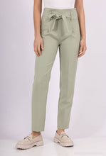 Afbeelding in Gallery-weergave laden, Afinity - Women's tailored pants A3305PT – high waist with belt: Green / Standard / S
