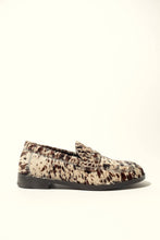 Afbeelding in Gallery-weergave laden, KMB Shoes - EMILIA COW PRINT – Cowhide Leather Loafer Flats: 37
