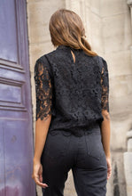 Afbeelding in Gallery-weergave laden, CHOKLATE PARIS - Eléanore short sleeve lace top - 80973: Ecru / 1 S - 1 M - 1 L
