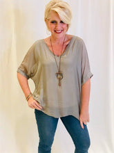 Afbeelding in Gallery-weergave laden, TINA Stephens Italy/Tees By Tina - Sasha Silk Double V-Neck Kaftan (BSS201): 100 White
