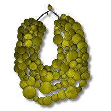 Afbeelding in Gallery-weergave laden, Bijondo - Guinea wooden light necklace: Naked

