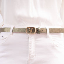 Afbeelding in Gallery-weergave laden, Cecile Wang - Iridescent leather belt with gold buckle BK0092: Bronze
