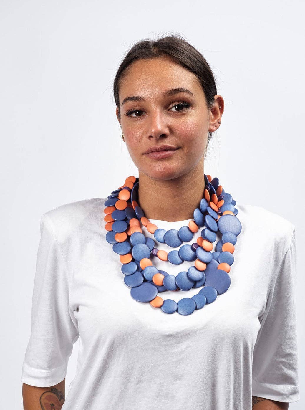 Bijondo - Guinea wooden light necklace: Naked