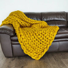 Afbeelding in Gallery-weergave laden, Chunky Wool Studio - Wool Chunky Knit Throws - 30 colors: Vanilla / S 30x50 inches (76x127cm)
