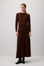 Afbeelding in Gallery-weergave laden, Touché Privé EU - KNITWEAR DRESS: Brown / Standart
