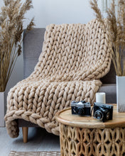 Afbeelding in Gallery-weergave laden, Chunky Wool Studio - Wool Chunky Knit Throws - 30 colors: Vanilla / S 30x50 inches (76x127cm)
