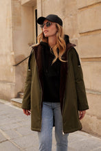 Afbeelding in Gallery-weergave laden, Attrait Paris - Long hooded parka, reversible fur (Copy): Beige
