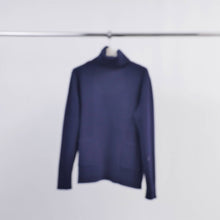 Afbeelding in Gallery-weergave laden, Cecile Wang - Turtleneck sweater with two pockets HY36040: Ivory
