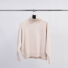 Afbeelding in Gallery-weergave laden, Cecile Wang - HY86038 turtleneck sweater: Bordeaux
