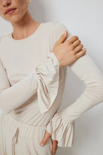 Afbeelding in Gallery-weergave laden, Touché - PLEATED SLEEVE BLOUSE: Beige
