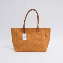 Afbeelding in Gallery-weergave laden, Cecile Wang - Snake style leather tote bag 32615-4: Camel C
