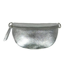 Afbeelding in Gallery-weergave laden, Chenson &amp; Gorett - Metallic Leather Waist Bag for Women with Shiny Effect: Light Green
