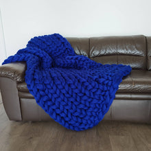 Afbeelding in Gallery-weergave laden, Chunky Wool Studio - Wool Chunky Knit Throws - 30 colors: Vanilla / S 30x50 inches (76x127cm)
