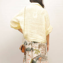 Afbeelding in Gallery-weergave laden, Cecile Wang - Short linen shirt with front pockets
