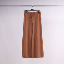 Afbeelding in Gallery-weergave laden, Cecile Wang - Trousers 9069: Khaki / One size
