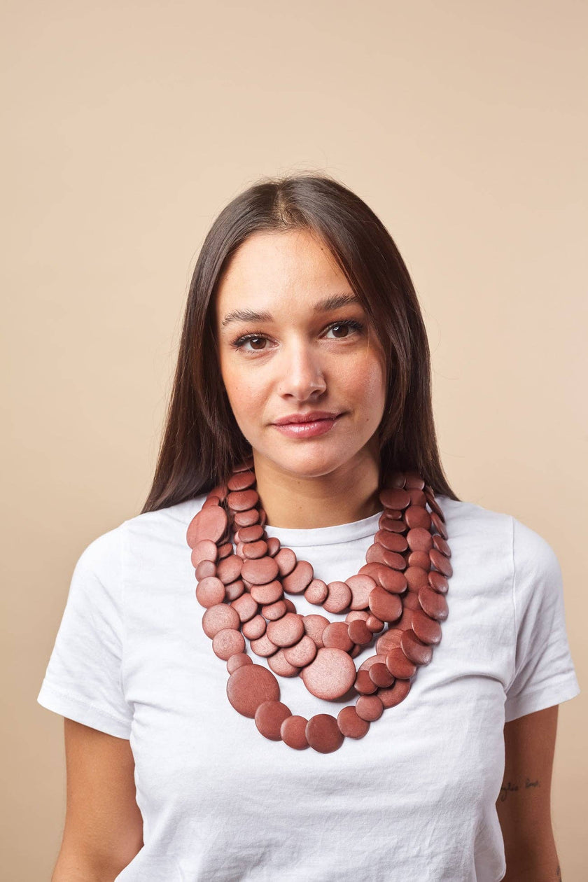 Bijondo - Guinea wooden light necklace: Naked