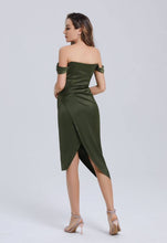 Afbeelding in Gallery-weergave laden, Invitadissimas - Asymmetric midi dress 1793: Olive green / 42
