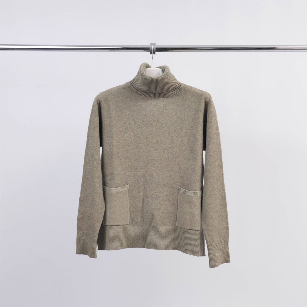 Cecile Wang - Turtleneck sweater with two pockets HY36040: Khaki