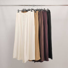Afbeelding in Gallery-weergave laden, Cécile Wang - Satin wide-leg pants with elastic waistband MJ33123VS: Khaki
