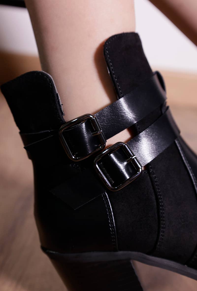LADY GLORY - Bi-material Comfy Heel Boot: Black / 40