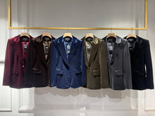 Afbeelding in Gallery-weergave laden, CHOKLATE PARIS - Ganny tailored jacket in velvet, single-button - V26115: Choco / 1S-1M-1L-1XL
