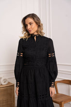 Afbeelding in Gallery-weergave laden, CHOKLATE PARIS - Ellie cropped shirt in eyelet cotton - 81013#: White / 1 S - 1 M - 1 L
